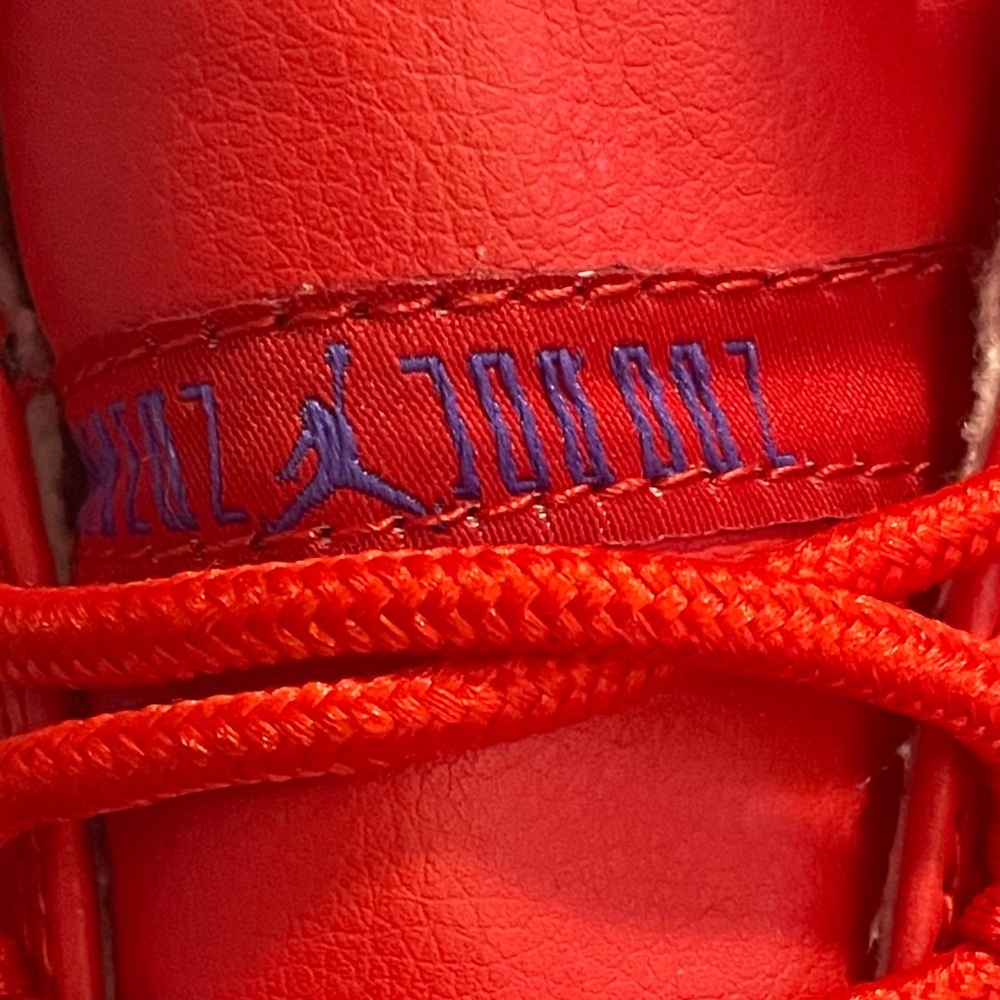 Jordan sneakers 
Condition:used 
Color:red